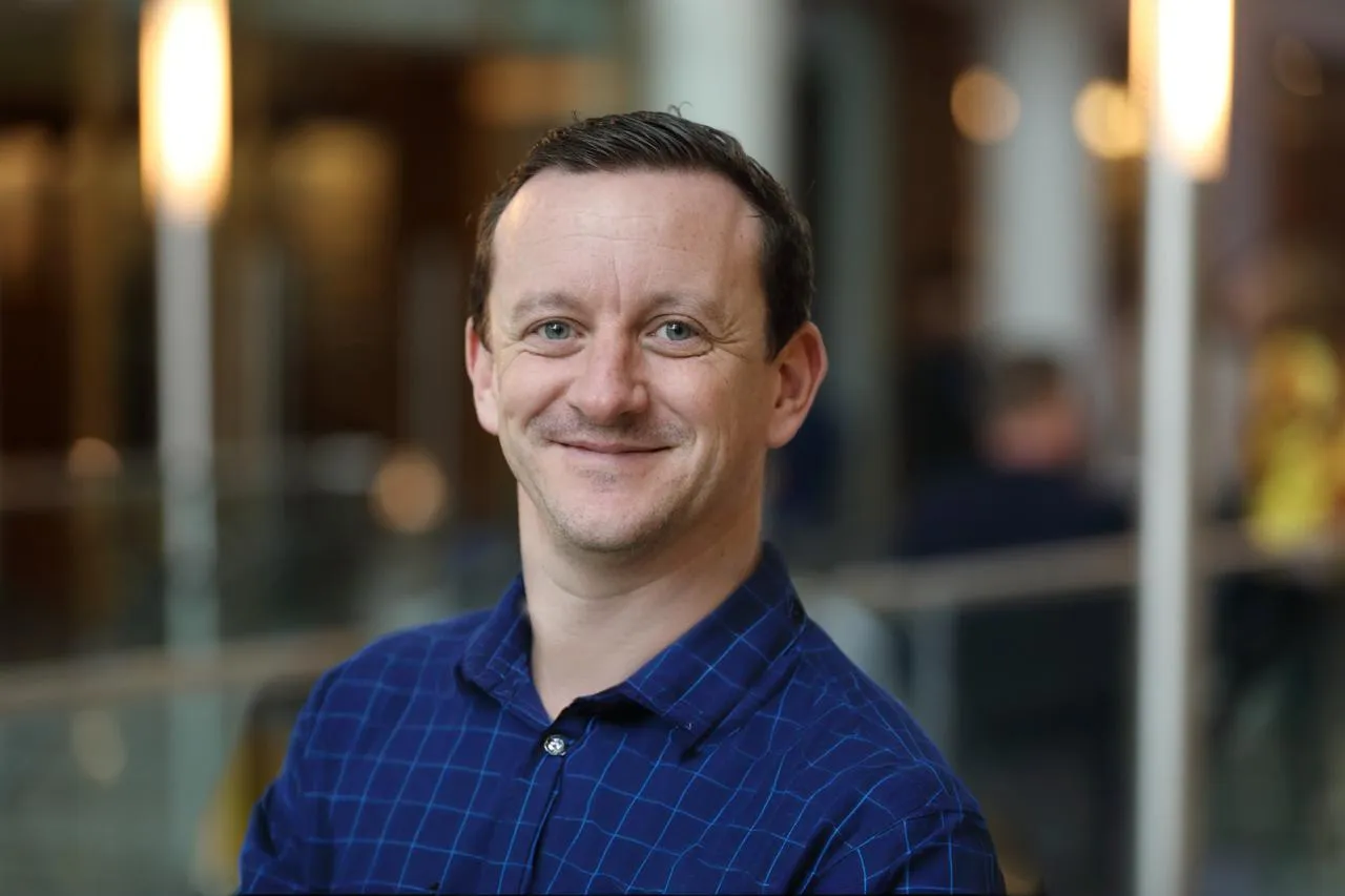 Portrait of Alex Hewett, Commercial Director at Phare HR